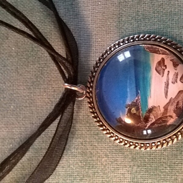 Colliers cabochon; effet loupe sur "Ile desserte"