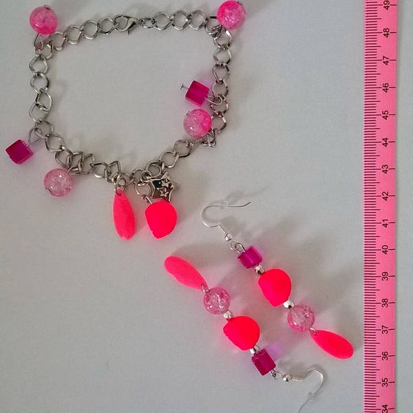 Bracelet et boucles d'oreilles "tête de mort" rose fluo