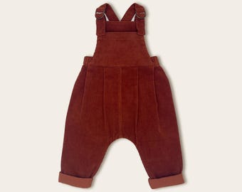 Spice Rust Corduroy Overall: Juljumpsuit för småbarn