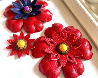 Beautiful leather flowers 6 cm diameter with rivets for your shoes and bags; in many colors, handmade