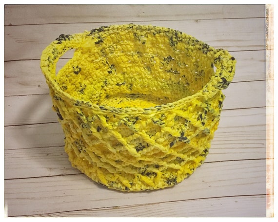 crochet plarn basket