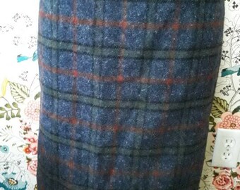 Ladies classic plaid wool pencil skirt. Gray-blue plaid, back zipper, fully lined, hand made.  Size M/Medium. FREE SHIPPING