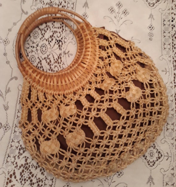 Vintage 1970s era crocheted straw/rattan bag, top… - image 4