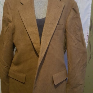 Vintage 1970s era mens camel hair sport coat. Tan in color, fine tailoring, fully lined. Size XL/Extra Large. FREE SHIPPING