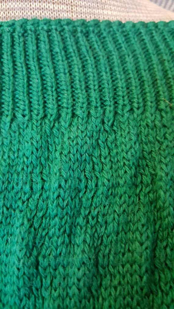 Vintage 1980s era women's emerald green sweater. … - image 5