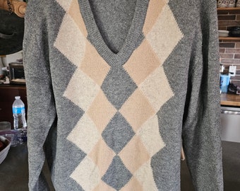 Vintage 1980s lambswool gray argyle patterned wool blend pullover sweater. Size xl/x-large FREE SHIPPING