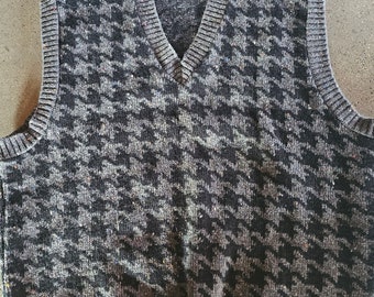 Vintage Campus brand gray herringbone patterned wool blend pullover sweater vest size large. FREE SHIPPING