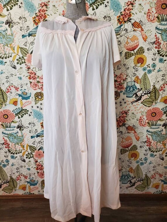 Vintage 1960s era ladies robe by Lorraine. Pink nylon… - Gem