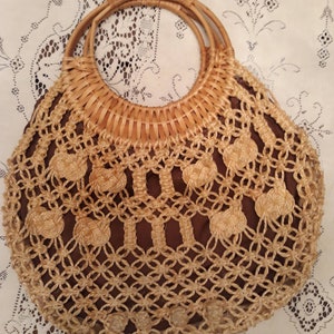 Bolso vintage de paja/ratán tejido a ganchillo de la década de 1970, asa superior, forro marrón. monedero, cartera. Vagabundo, hippie, retro. ENVÍO GRATIS