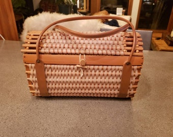 Vintage 1950s era wood and woven plastic Polynesian style handbag 11 x 7 x 5 FREE SHIPPING