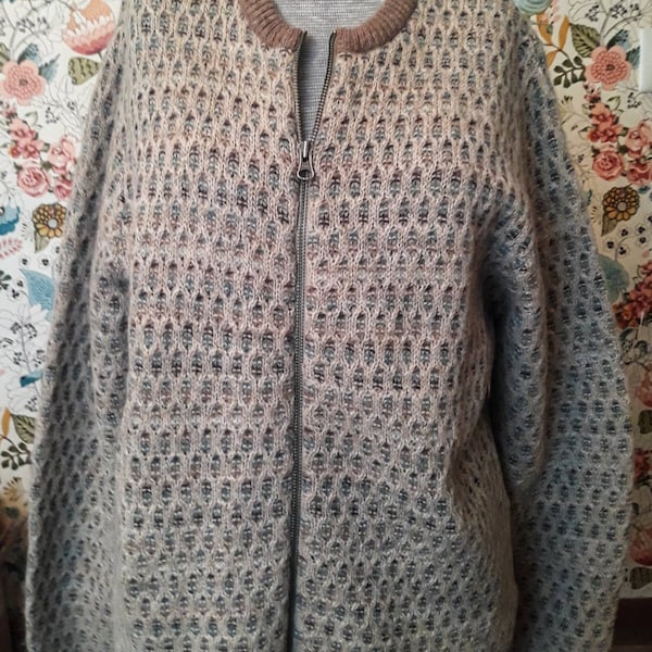 Vintage ladies Woolrich sweater cardigan. Oatmeal beige, aqua, long sleeves, zip front, 100% wool. Size L/Large. FREE SHIPPING