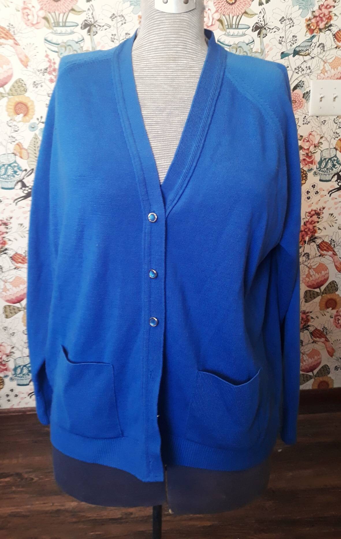 VintageEndeavorsMT Ladies Royal Blue Cardigan, Lambswool. Soft, Button Front, Pearl Buttons, Pockets. Edinburgh Brand. Size L/Large.