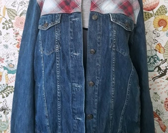 1990s era ladies GAP denim jean jacket with plaid yoke and metal buttons, chest pockets. Pendleton. Size L/Large Tall. FREE SHIPPING