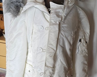 Rare vintage military issue N3B-N men's parka. White, insulated, hooded, faux fur trim. Size L/Large