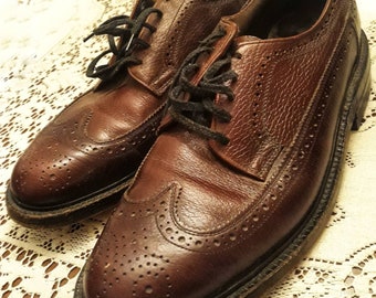 Vintage 1960s era men's brown leather wingtip shoes. Nunn Bush Pli-Flex insoles. O'Sullivan's. Size 8 1/2 C. FREE SHIPPING