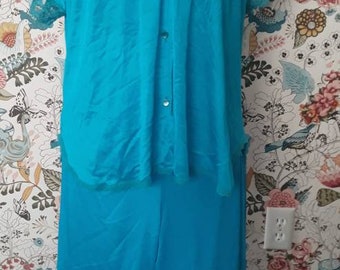 Vintage 1950s era ladies nylon pajamas. 2 piece, turquoise with button front, shirt sleeves, lace detail. Size L/Large. FREE SHIPPING