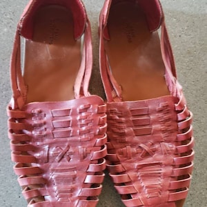 Urban Outfitters women&#39;s huarache shoes like new condition size 7. FREE SHIPPING