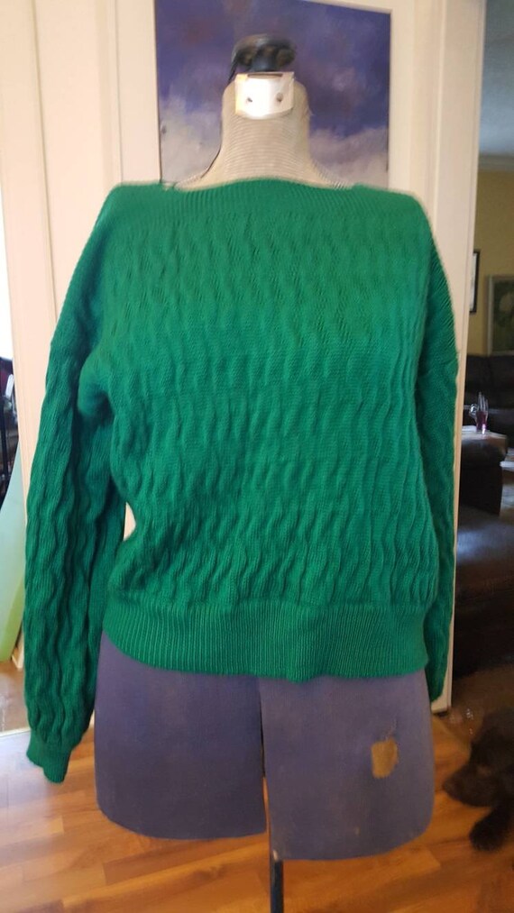 Vintage 1980s era women's emerald green sweater. … - image 1