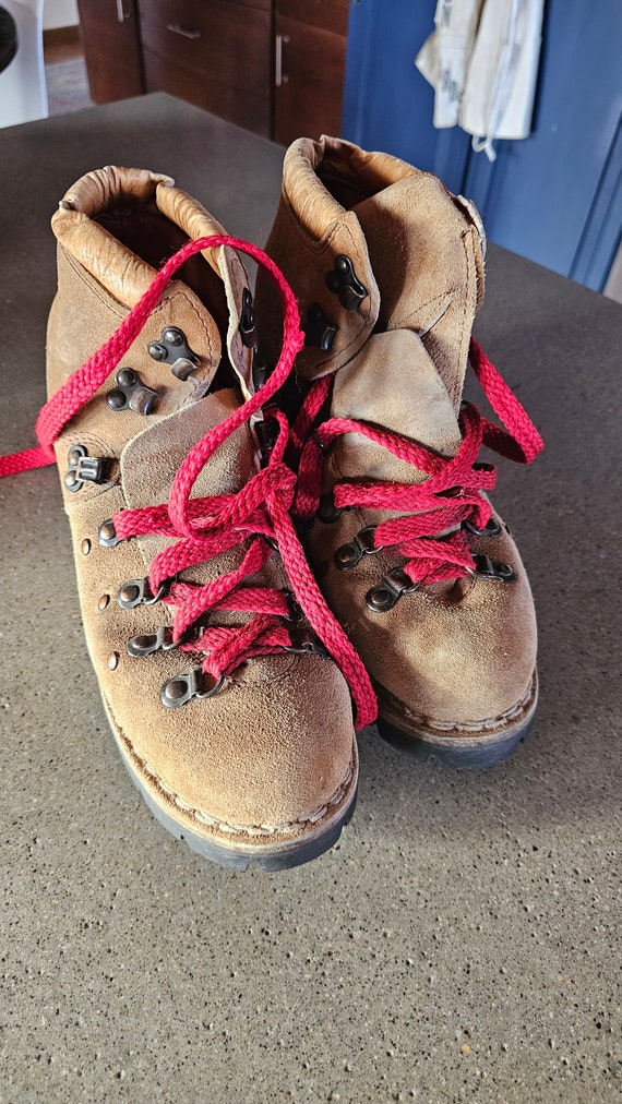 Vintage Town and Country hiking boots Vibram soles