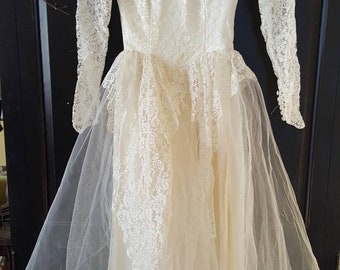 Gorgeous vintage ivory/off white 1950s era handmade wedding dress, Size S FREE SHIPPING