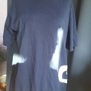 Vintage mens 1980s era Nike navy blue tee/t-shirt with ribbed hem size M medium FREE SHIPPING