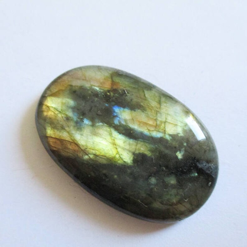 reiki plexus solar 3rd eye blue green gold highlights Labradorite cabochon stone fine 43x28x7mm gemstone flashy Rainbow
