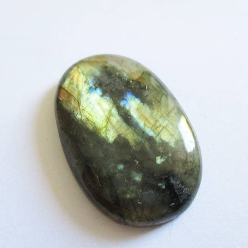 reiki plexus solar 3rd eye blue green gold highlights Labradorite cabochon stone fine 43x28x7mm gemstone flashy Rainbow