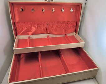 1960/'s Buxton Jewellery Box Lift Top Lid Satin and Flocked Lining Vintage Jewel Box Gilded Floral Large 4-Tier Jewel Holder 2 Drawers