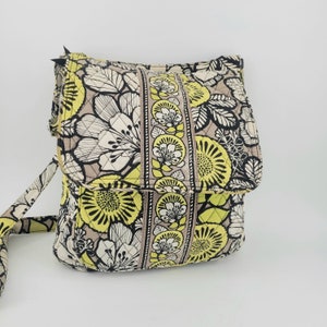 VERA BRADLEY MESSENGER Crossbody Purse 12&quot;w x 12&quot;h x 4.5&quot;d Citron retired pattern adjustable strap 7 sections zips backpack school bag gift