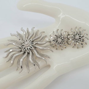 VINTAGE CFW SUNBURST Brooch & Clip Earring Set c1950&#39;s Silver Tone Big Pin 2.75&quot; Clips 1&quot; Sparkly Mid-Century Statement New Condition Gift