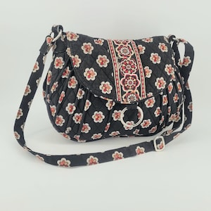 VERA BRADLEY CROSSBODY Saddle Up Purse Big 13"w x 10"h x 4"d "Pirouette" Retired Pattern Black Adjustable Strap 6 Pockets Travel Gift
