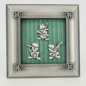 3 FROG BROOCHES Framed Vintage Jewelry Artwork Picture Collage 5.5&quot; Sq. Silver Tone Signed &quot;J.J. Jonette Jewelry&quot; pins collector gift