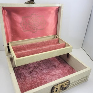 c1950&#39;s MELE Style 2 TIER CREAM Jewelry Box 7 1/2&quot;W x 5 1/2 D&quot; x 2 3/4H&quot; pink satin velvet mid-century style gift vintage her teen child