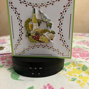 Vino bianco sotto i riflettori