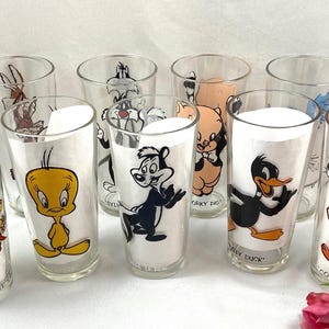 Vasos para beber vintage Warner Brothers Pepsi Looney Tunes, década de 1970: Silvestre, Piolín, Correcaminos, Bugs Bunny, Porky (se venden por separado)