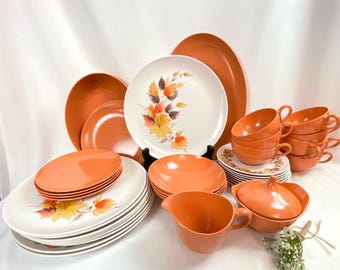 Vajilla vintage de melamina Oneida con hojas otoñales naranjas (34