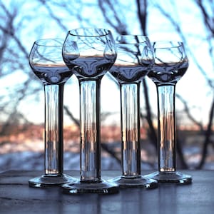 Verre à liqueur unique, lot de 4 verres à liqueur cool, verre à porto extra haut unique, bol rond pour siroter des liqueurs, verres à liqueur tendance, cadeau pour hôtesse
