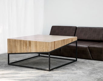 Chêne Table basse en bois sur socle en acier / / fait à la main et industriel / / Studio Cerise - contemporain et meubles de luxe