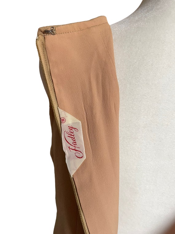 70s tan sheath belted dress | vintage tan paneled… - image 8