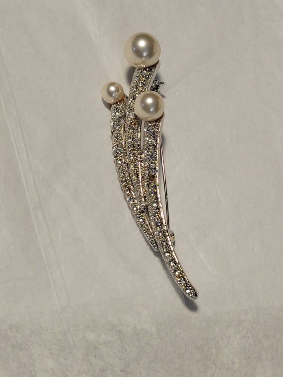 Vintage Rhinestone and Faux Pearl Brooch