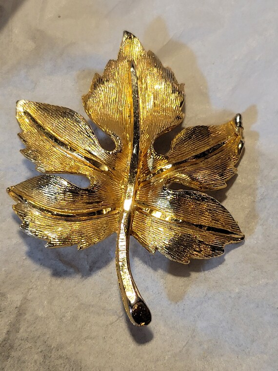 Vintage  Textured Maple Leaf  Brooch