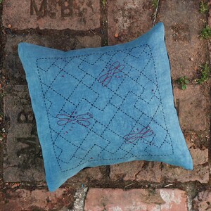 Indigo Kollektion &quot;Libelle&quot; Wabi-sabi Kissenbezug, Handgenähtes Kissen, japanische Kissenhülle, Bio Indigo, Rustikales Dekor, Zen Home
