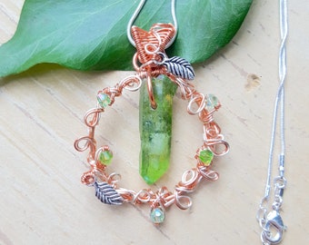 Collier fantaisiste, Pendentif enveloppé de fil, collier vert de quartz, collier de nature, bijoux elfiques, collier enchanté de forêt, cadeau de femme