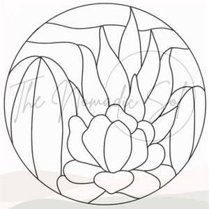 Op de afbeelding: Zwart-witte lijntekening van een gestileerde bloem met bloemblaadjes en bladeren. De bloem bevindt zich in een cirkel.