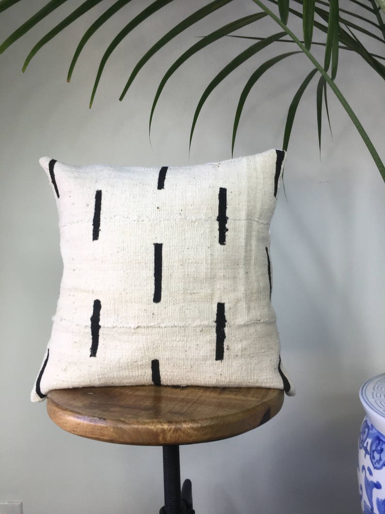 Dashed Line African Mudcloth Black /& White Pillow Cover