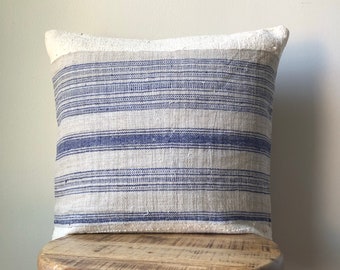 Copertura cuscino a righe mudcloth e canapa Hmong Indigo blu e crema