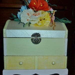 Painted wooden jewelry box with twist-art flowers image 1