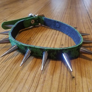 Green Splattered Spiked Collar W/ Liner