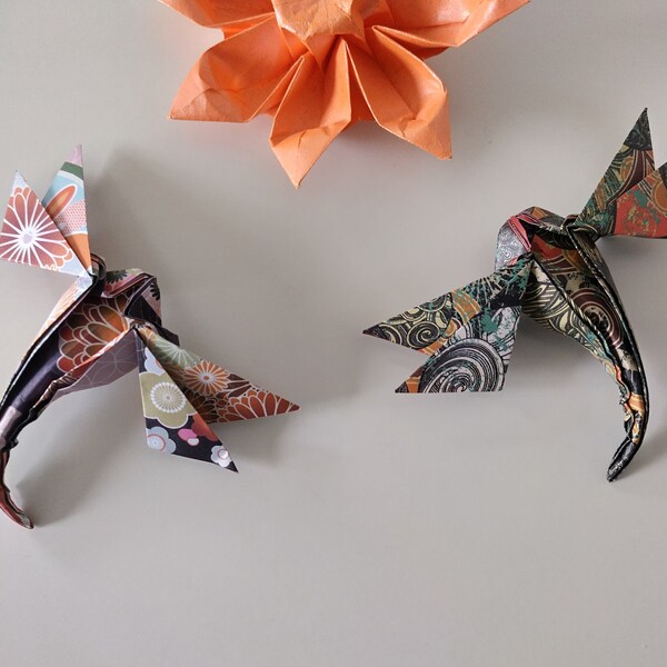 Set of 2 handmade large origami dragonflies (8 cm wingspan) in Chiyogami patterns / hanging decorations / gift toppers / eco friendly gift