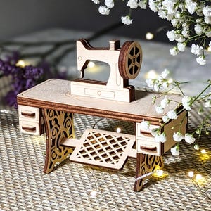 Miniatura de máquina de coser vintage: archivo SVG cortado con láser (descarga digital)